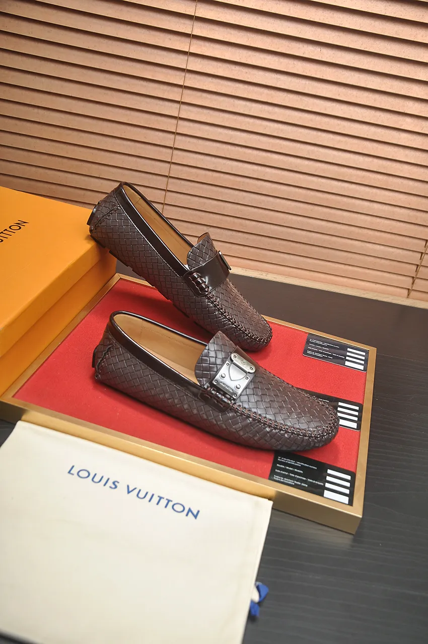 Men's men's shoes💰460💶 [LV Doudou shoes] (water-dyed cowhide lining) new model is on the market, available on the official website. The new Doudou shoes are processed into single-color materials, and the uppers are made of imported woven cowhide material. The body of the shoe is fully hemmed with mark thread, and is lined with imported original cowhide leather. The elegant shoe shape is super suitable for all-matching, and the size is 38-44.